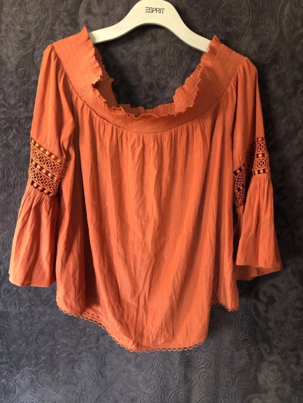 Chico's Blouse off-the-Shoulder Size 3, XL - Small Rift See Last Two Pictures.